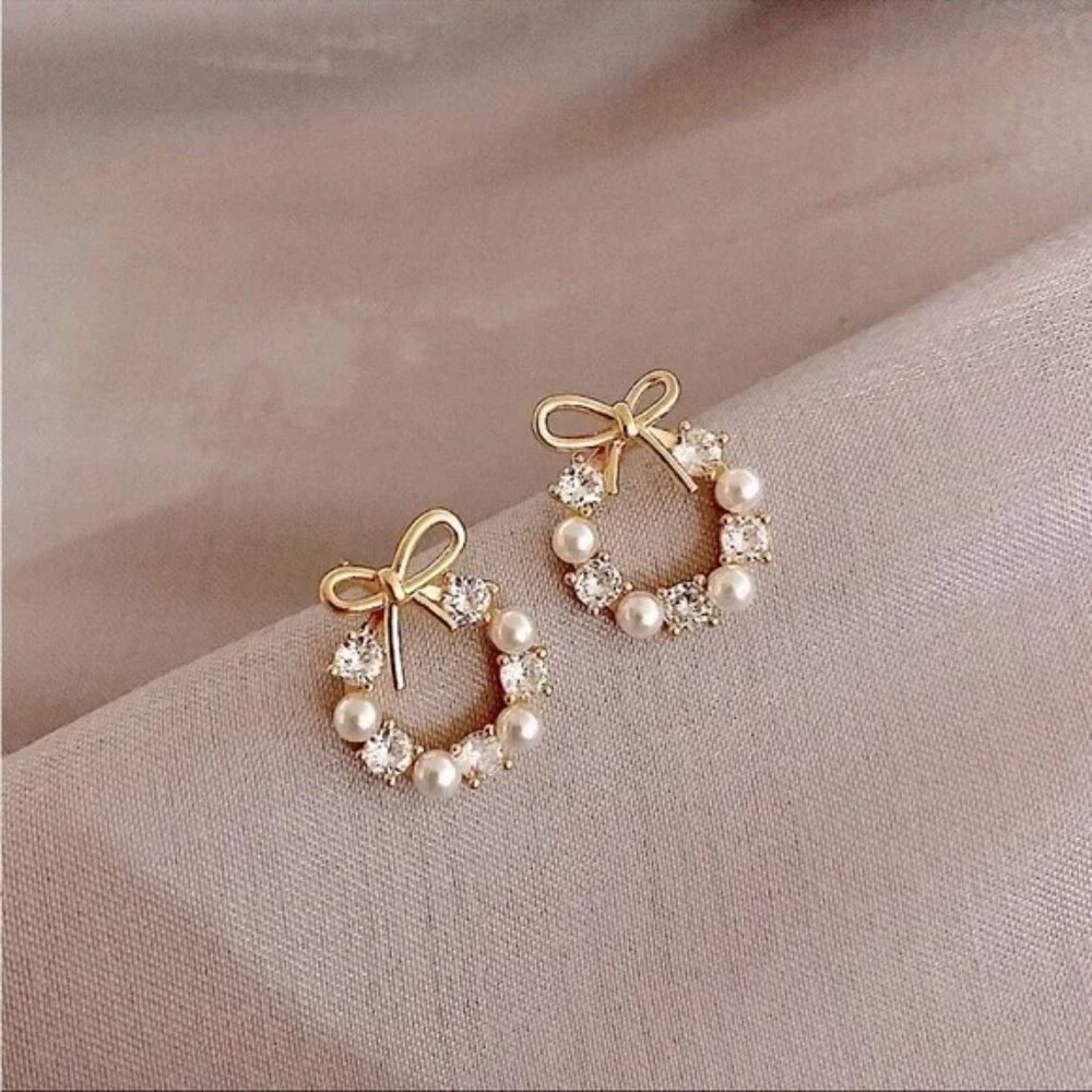 Pearly Diamond Wreath Floral Mini Delicate 925 Sterling Silver Gold Stud Earring - Picture 4 of 5